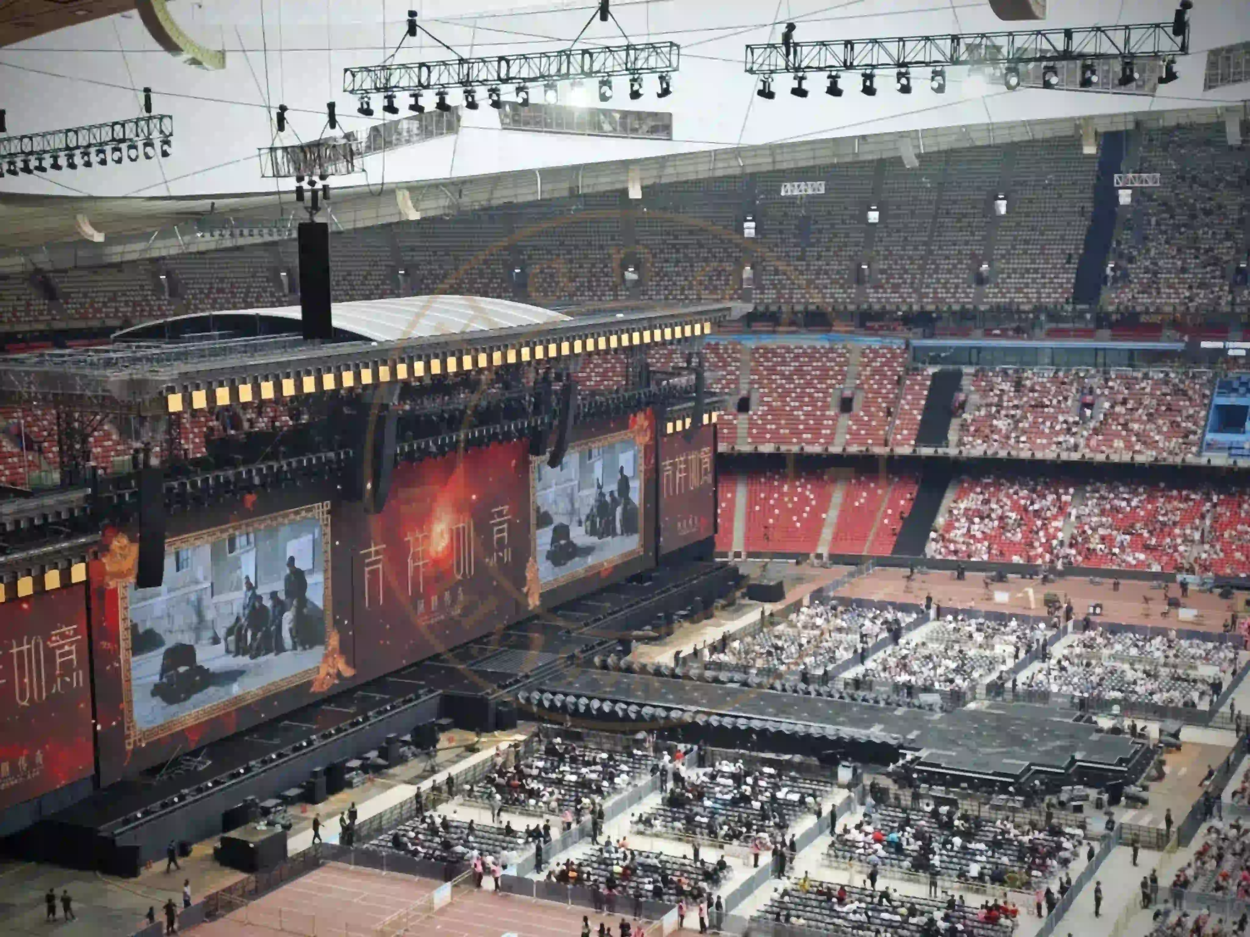 <h2 class='text-xl text-white'></h2>