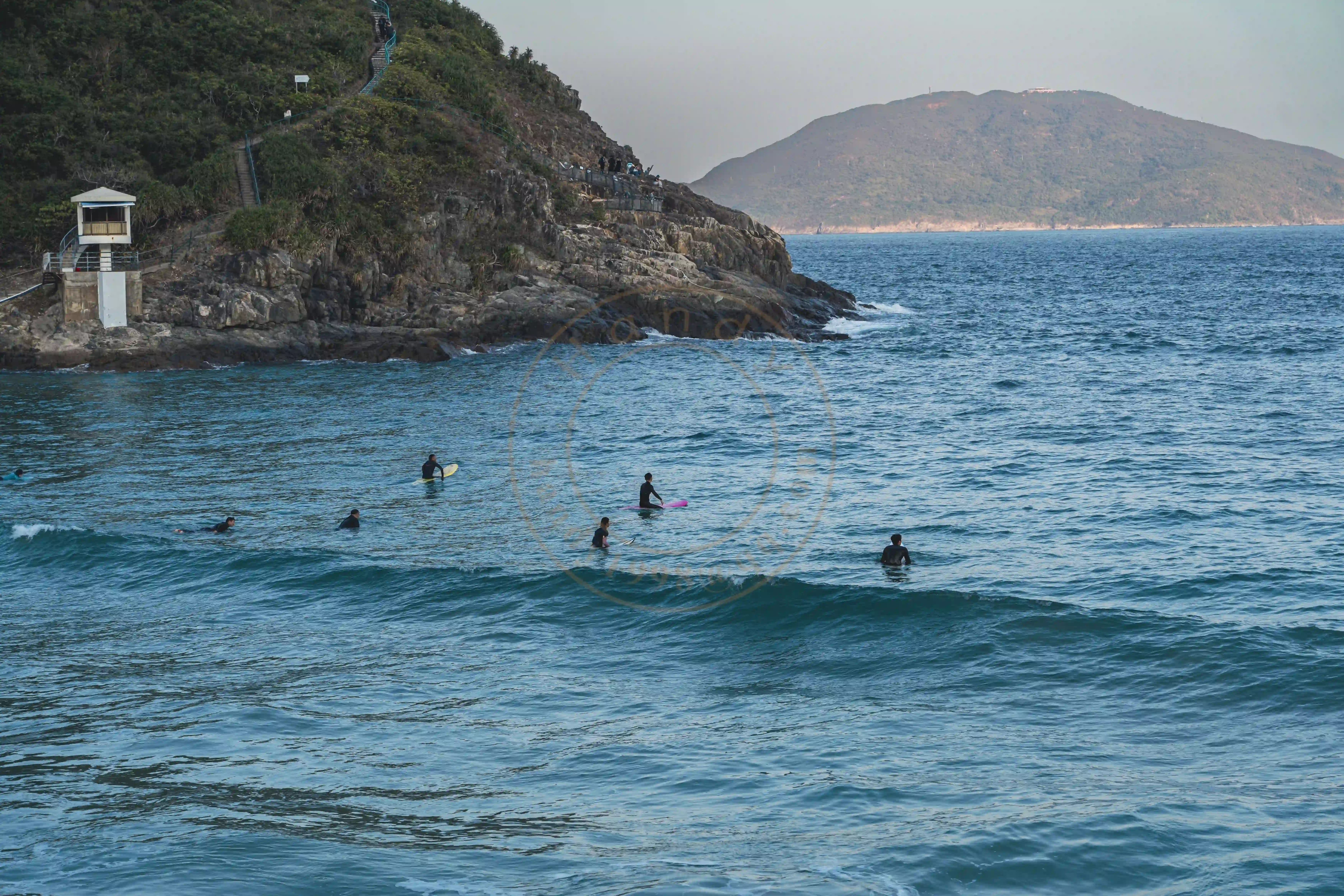 <h2 class='text-xl text-white'></h2>