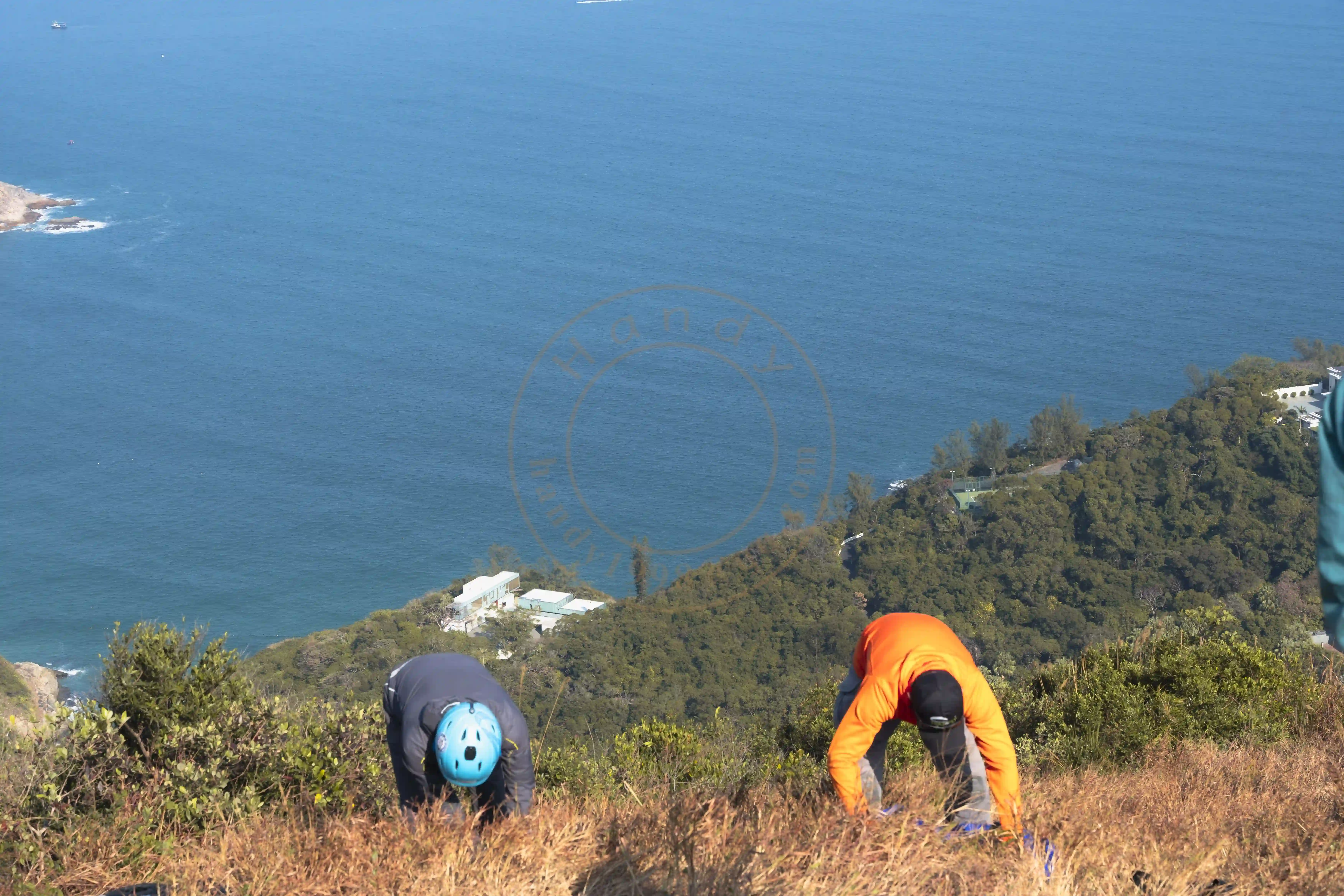 <h2 class='text-xl text-white'></h2>