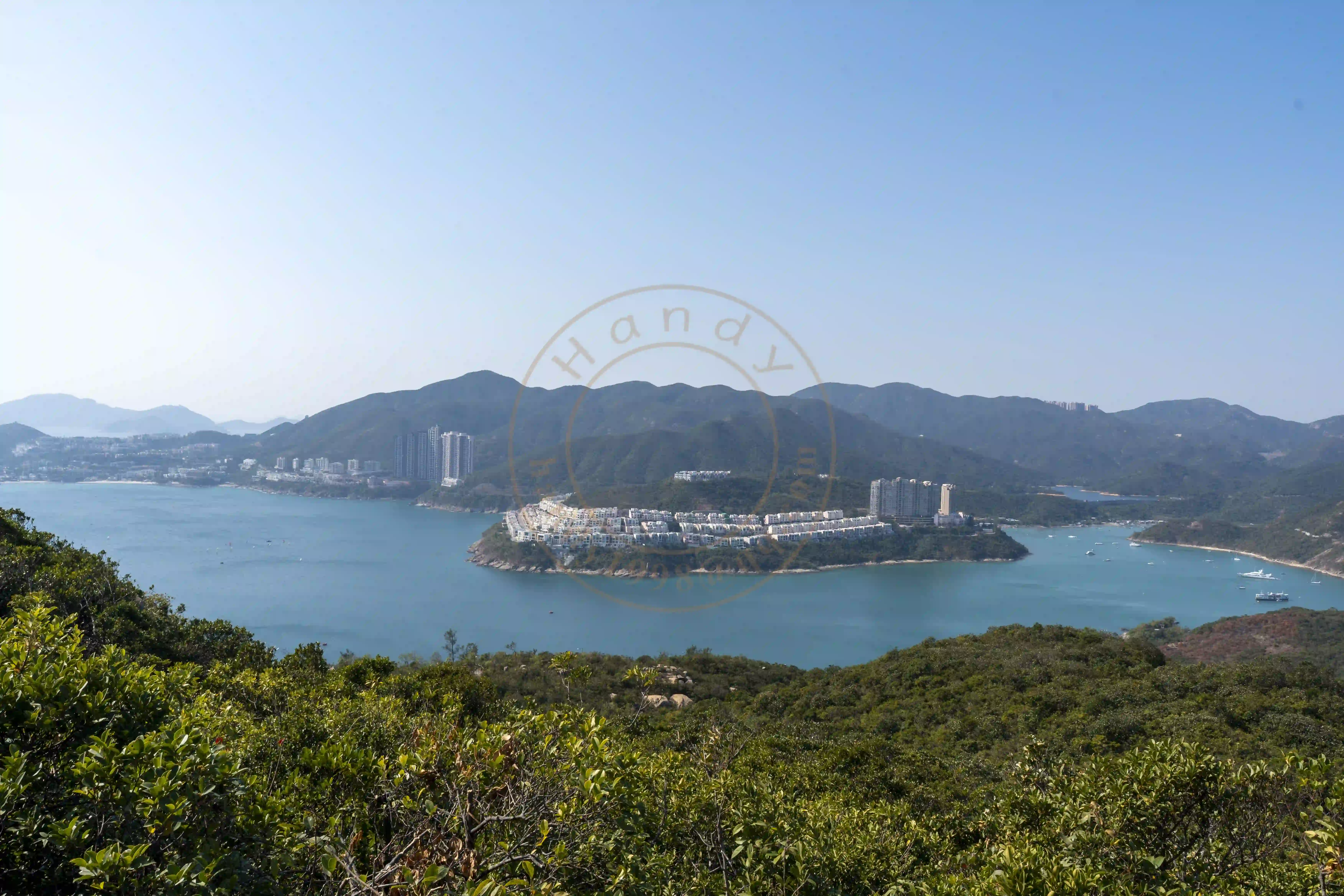 <h2 class='text-xl text-white'></h2>