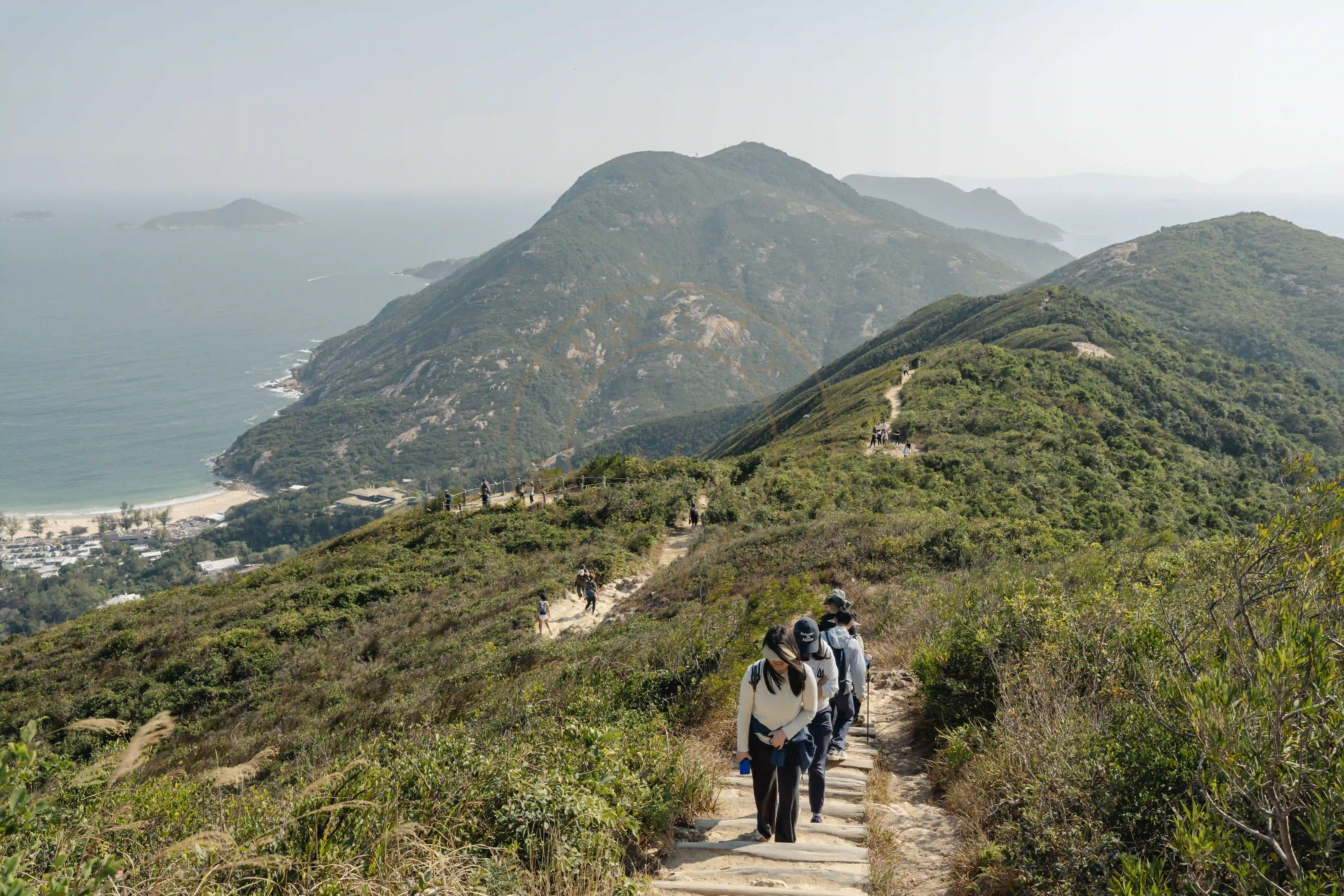 <h2 class='text-xl text-white'></h2>