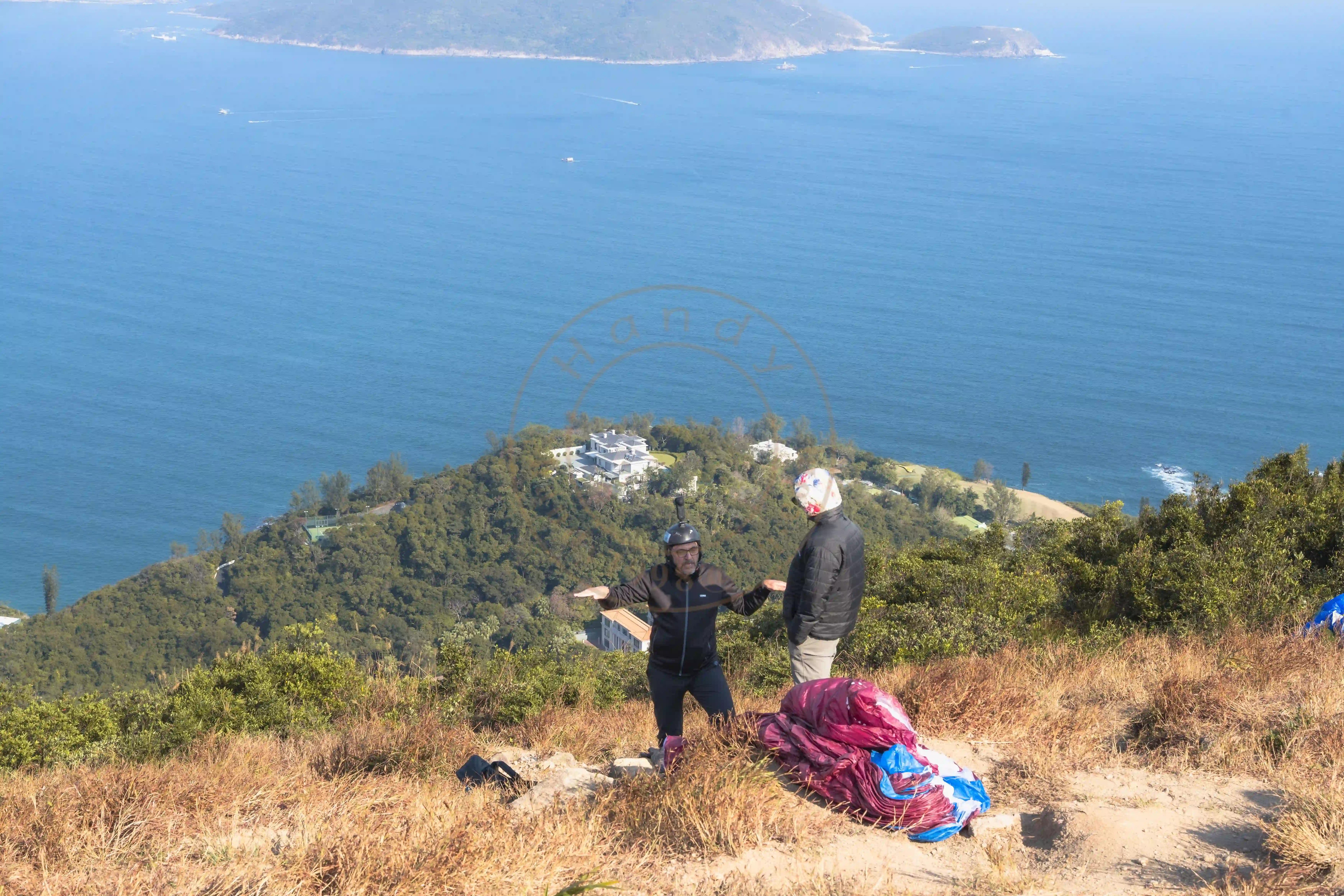 <h2 class='text-xl text-white'></h2>