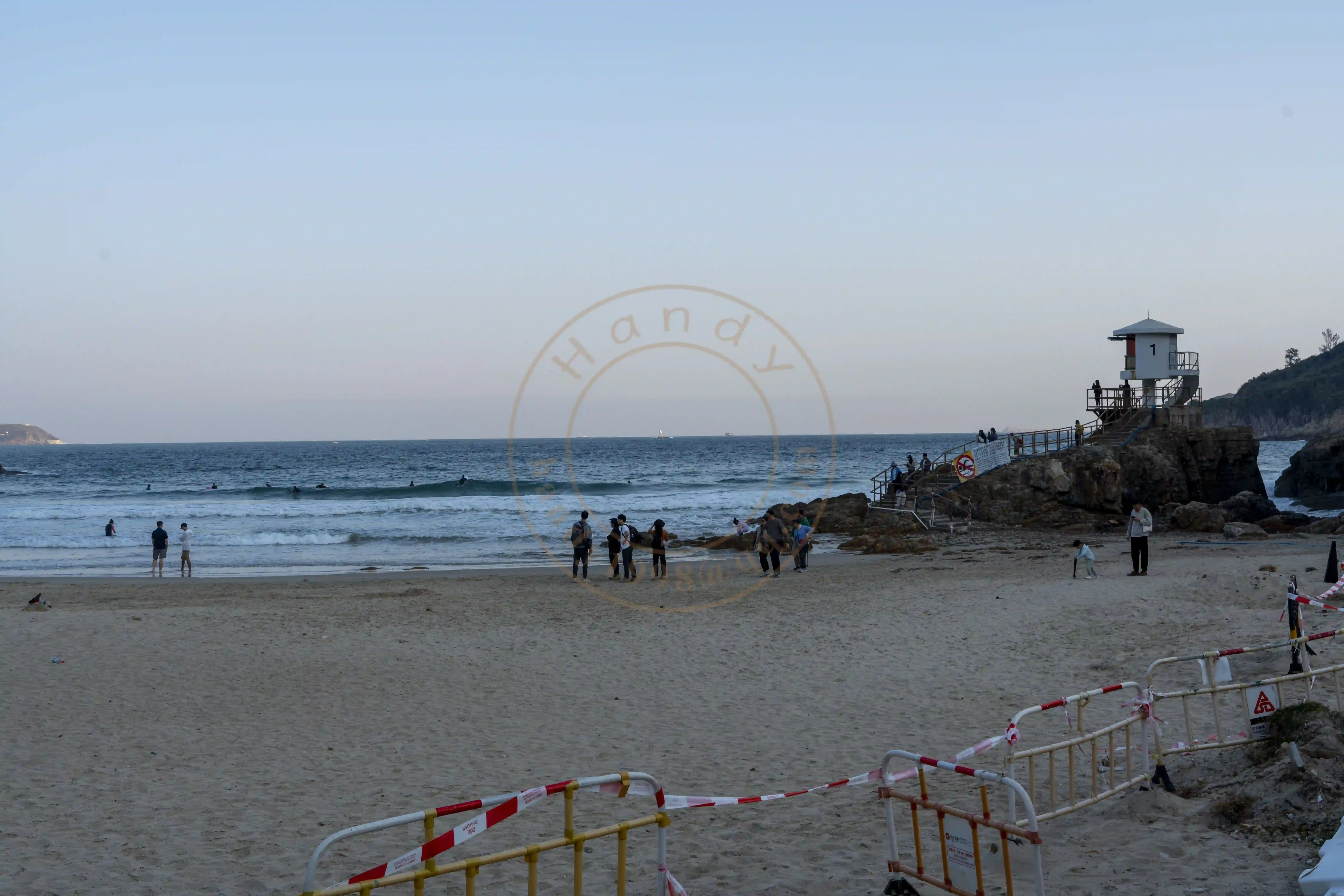 <h2 class='text-xl text-white'></h2>