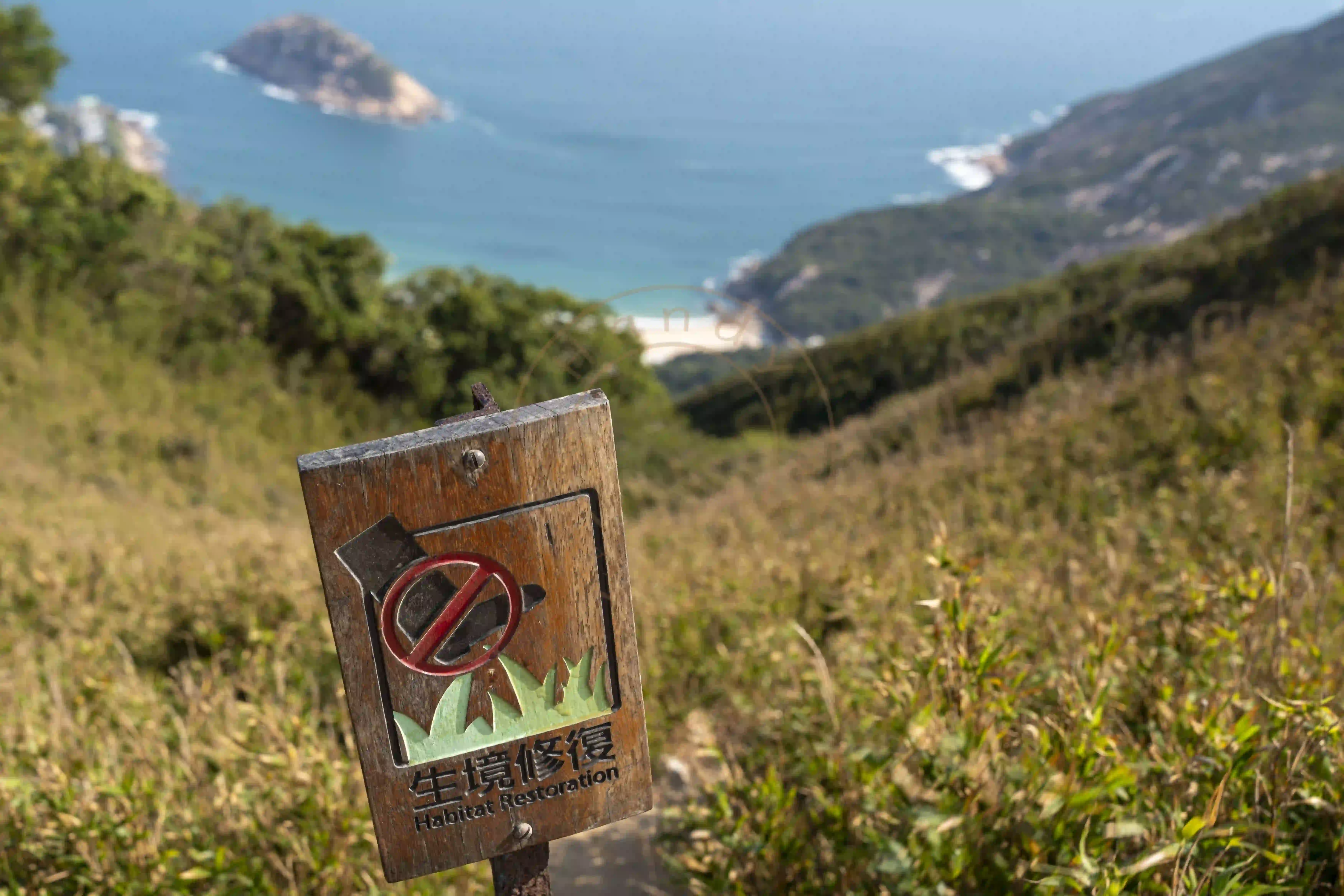 <h2 class='text-xl text-white'></h2>