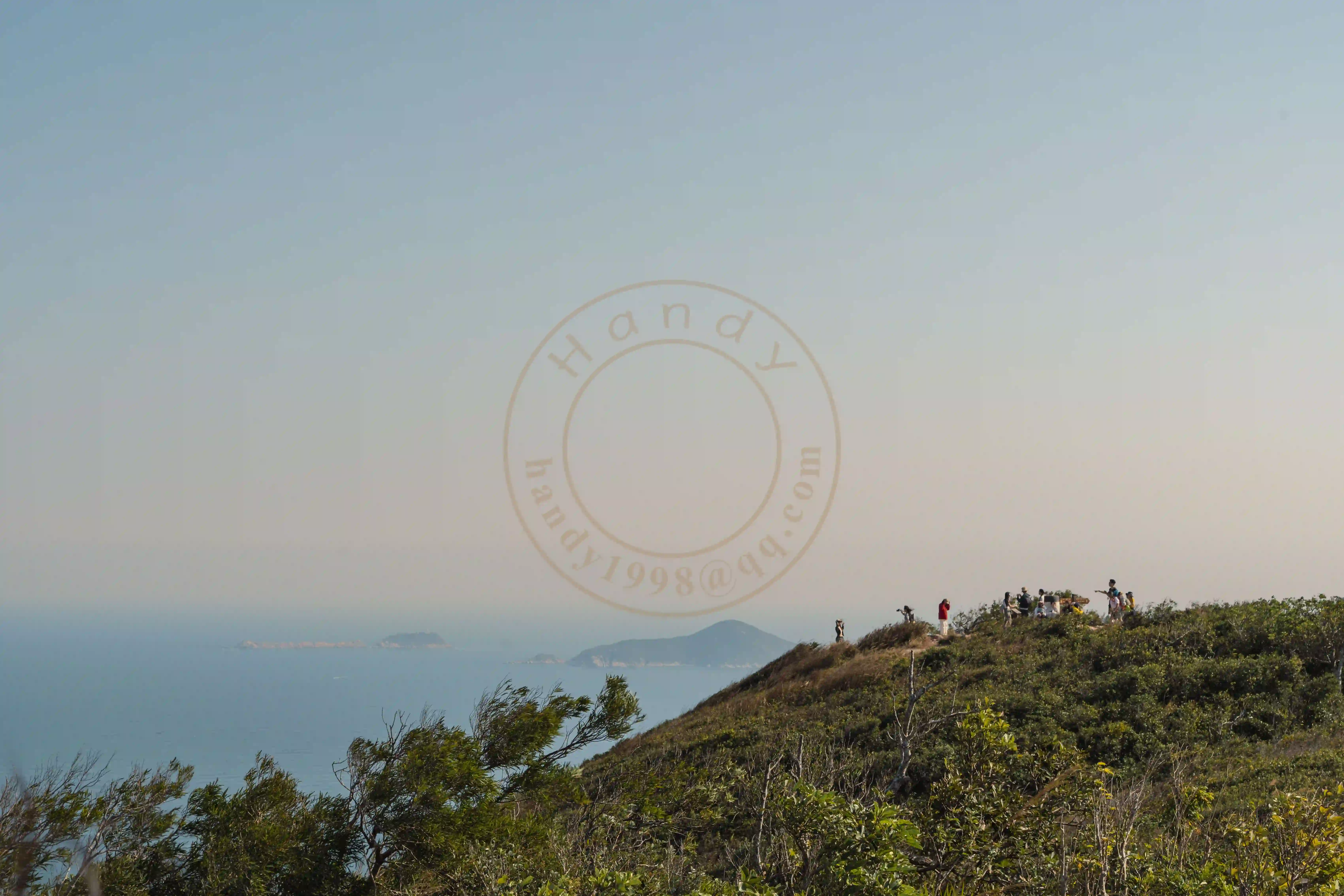 <h2 class='text-xl text-white'></h2>