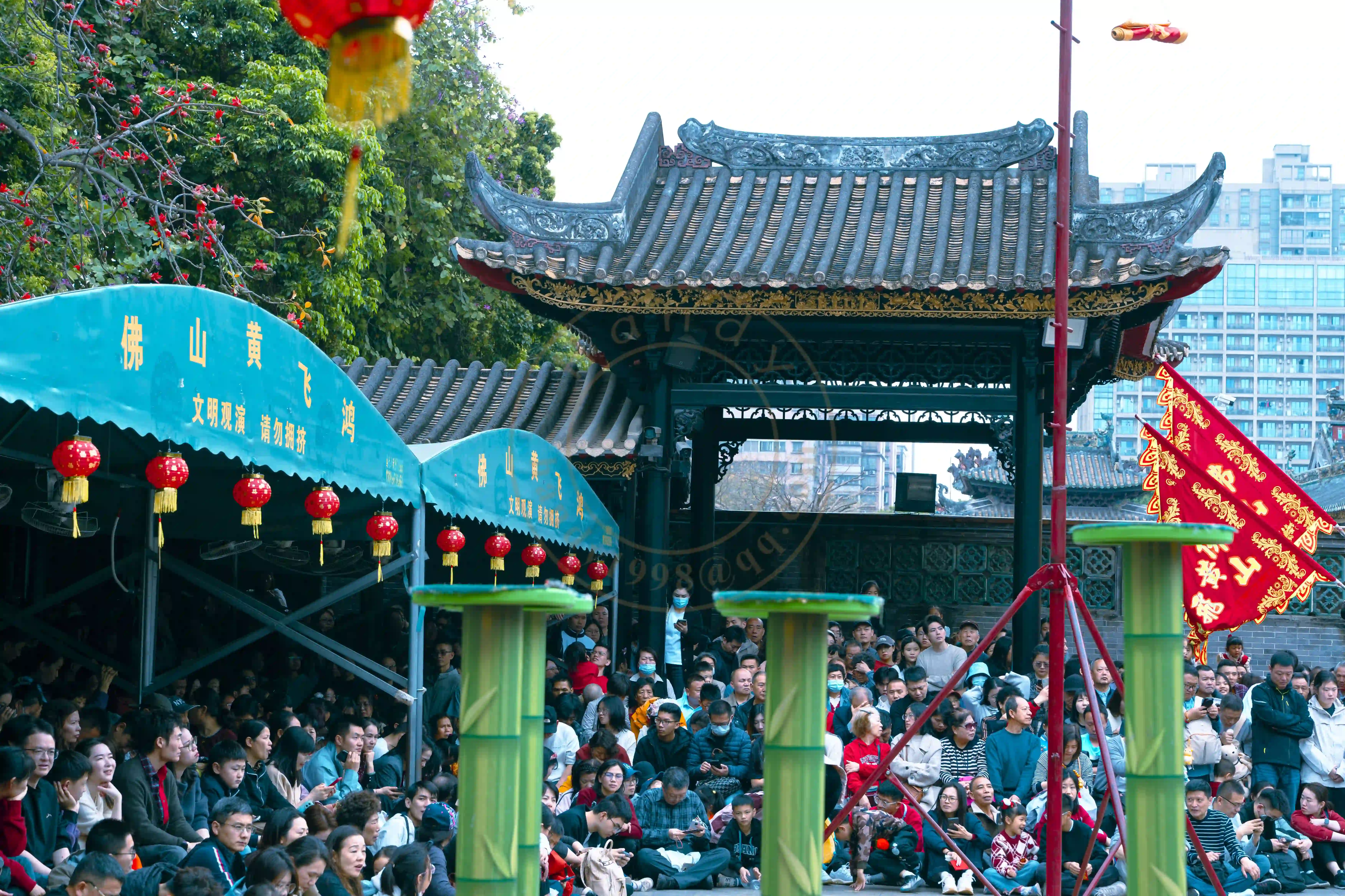 <h2 class='text-xl text-white'></h2>