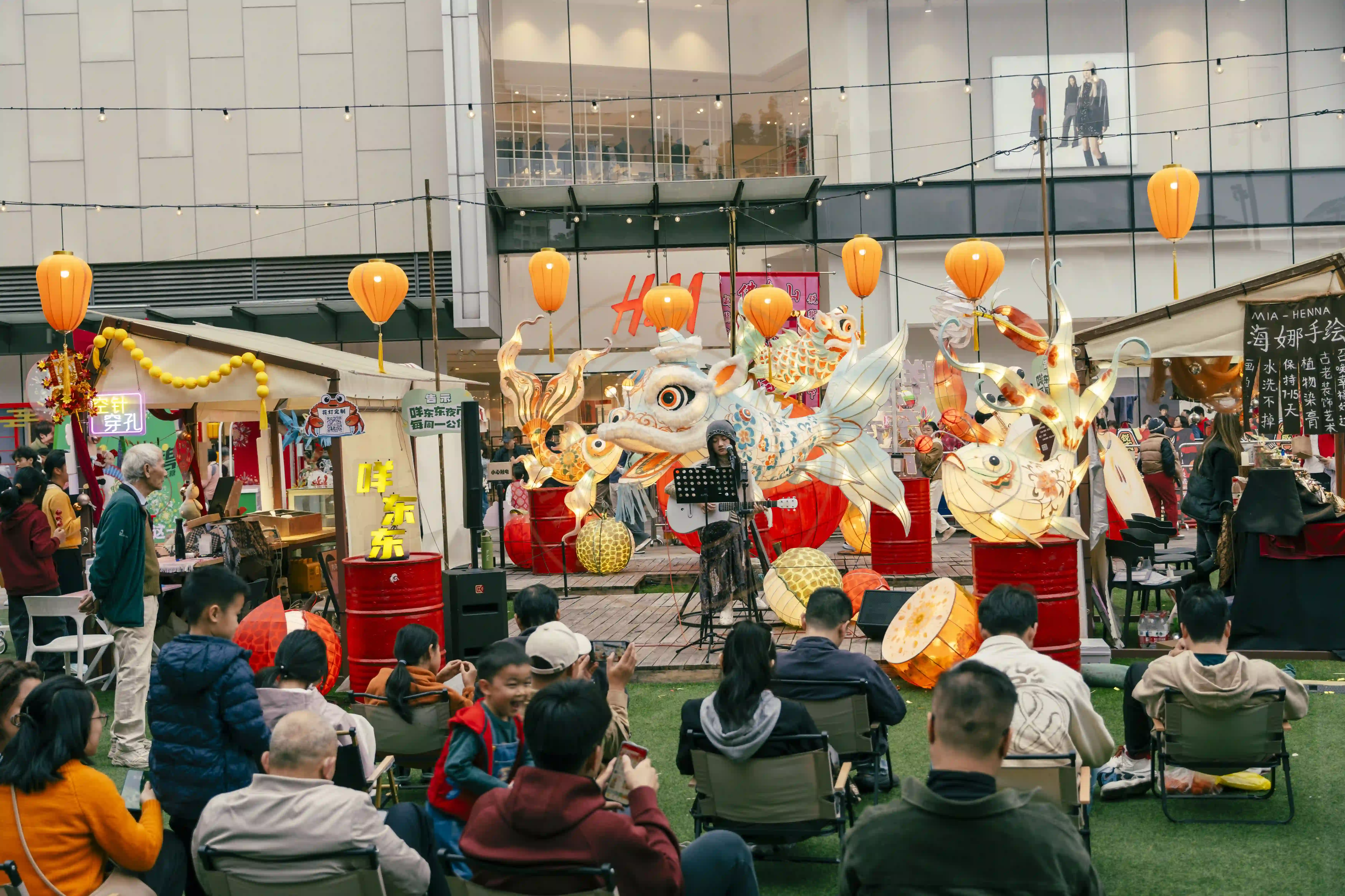 <h2 class='text-xl text-white'></h2>