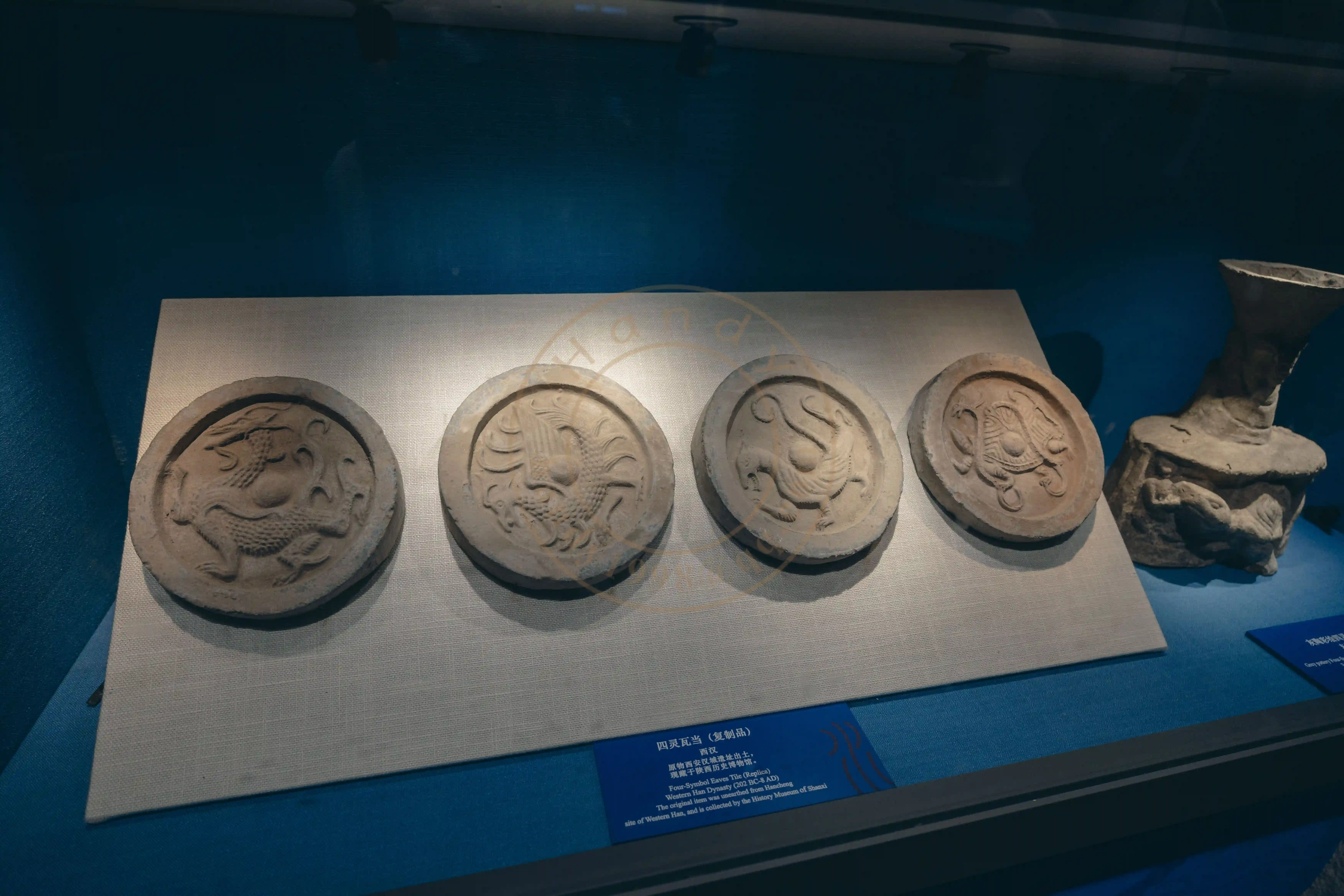 <h2 class='text-xl text-white'></h2>