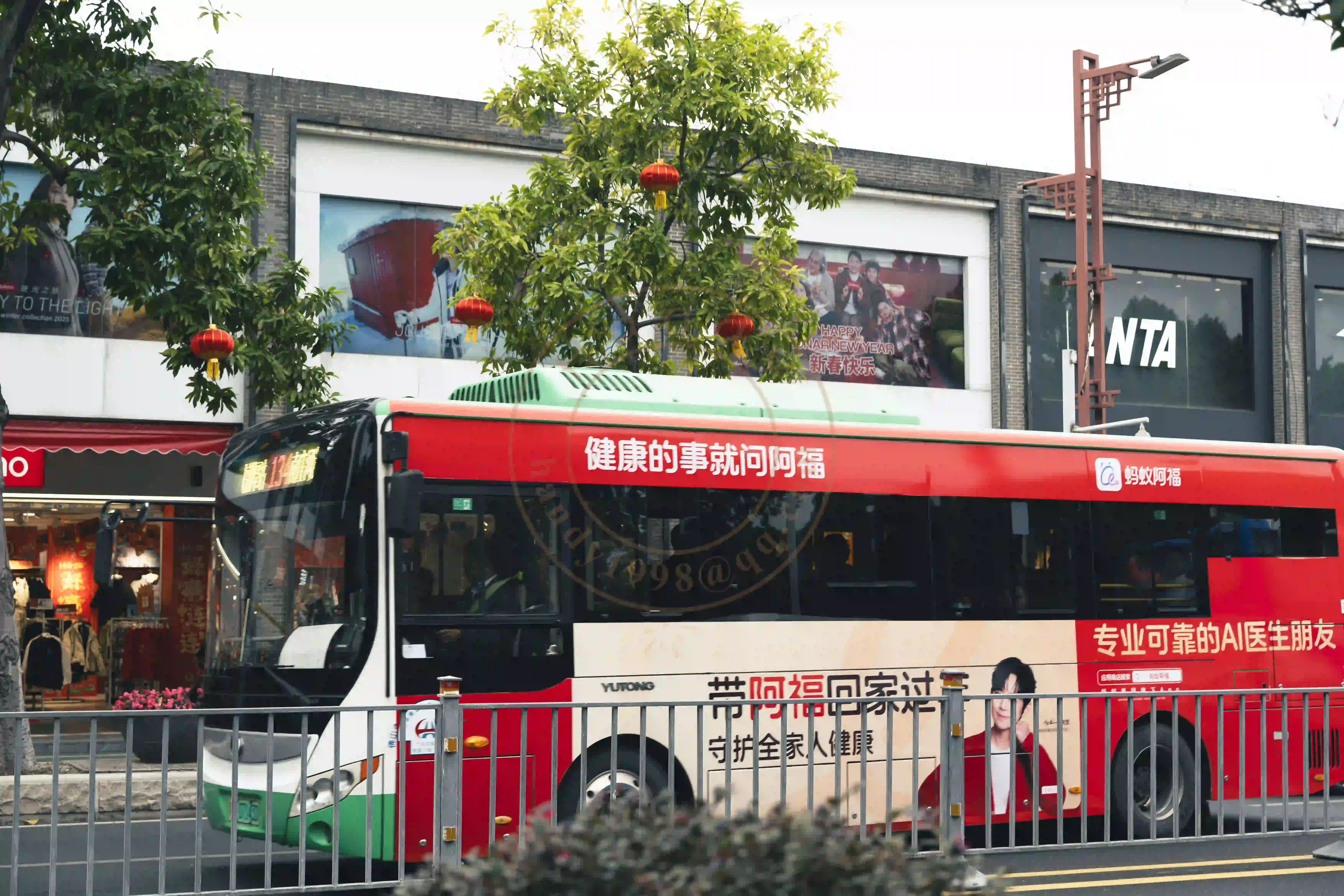 <h2 class='text-xl text-white'></h2>