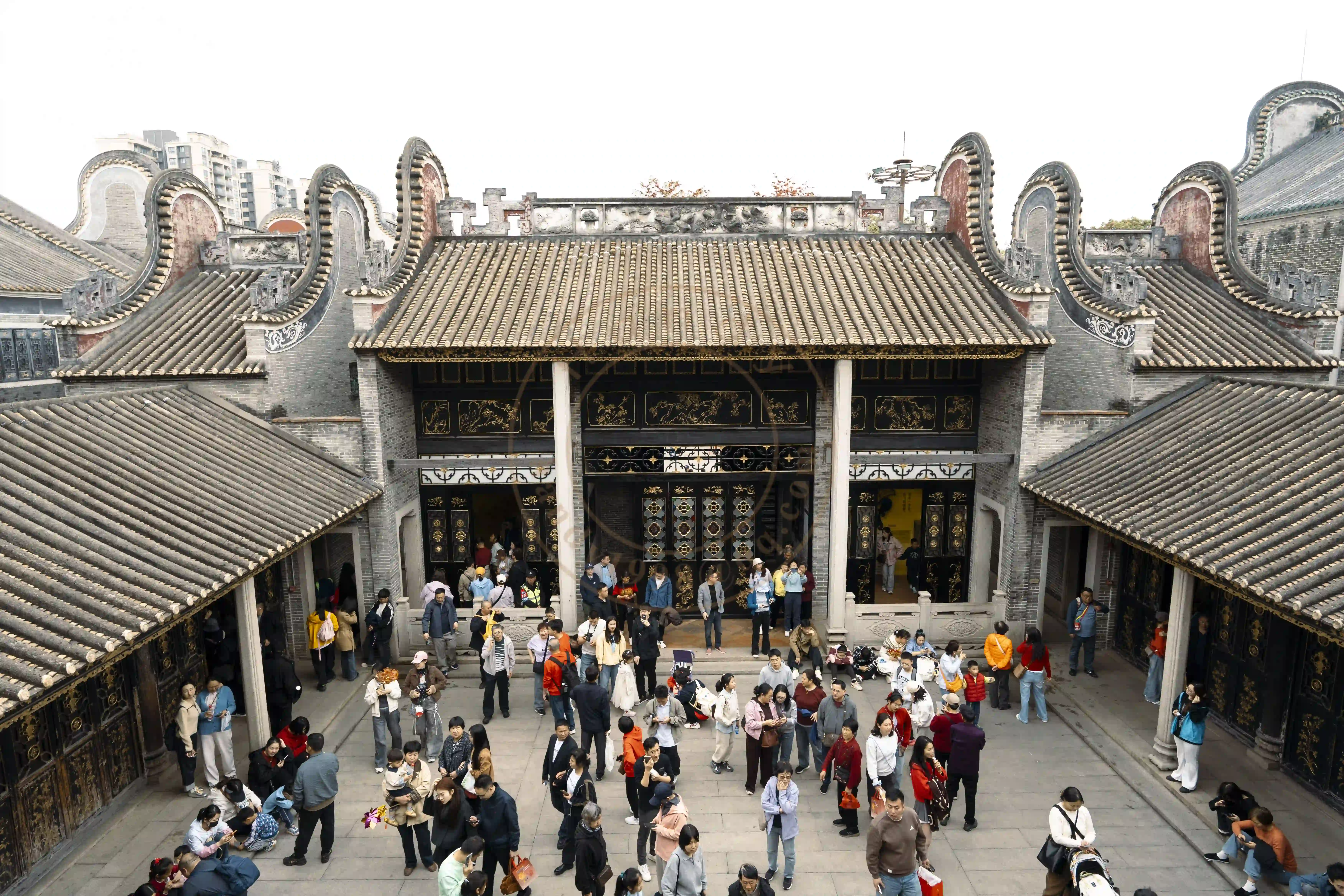 <h2 class='text-xl text-white'></h2>